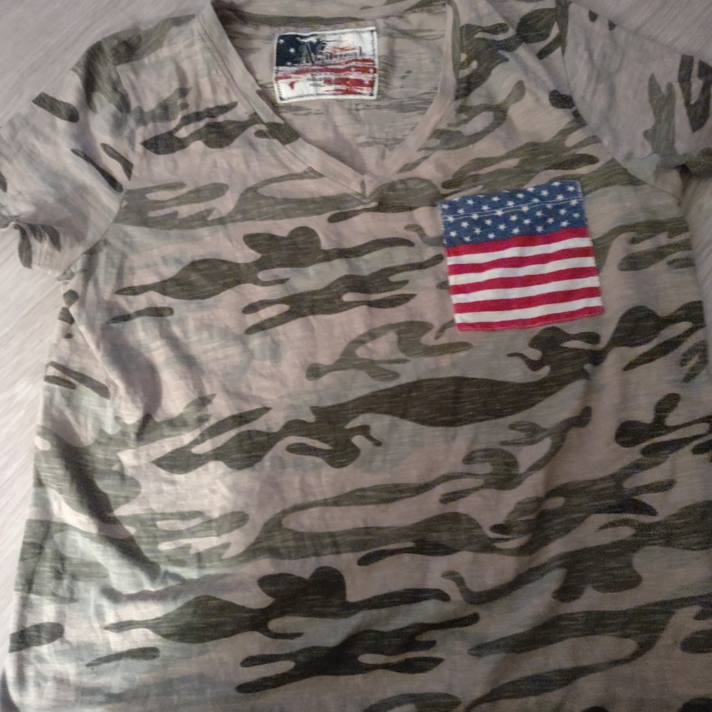 Ladies natural reflections tee